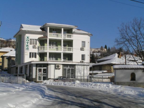 Гостиница Karadzhovy Guest House  Калофер